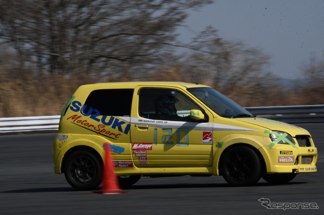 初代スイフトスポーツも、自動車部界隈には生息中、こちらは拓殖大学のスイフトスポーツ