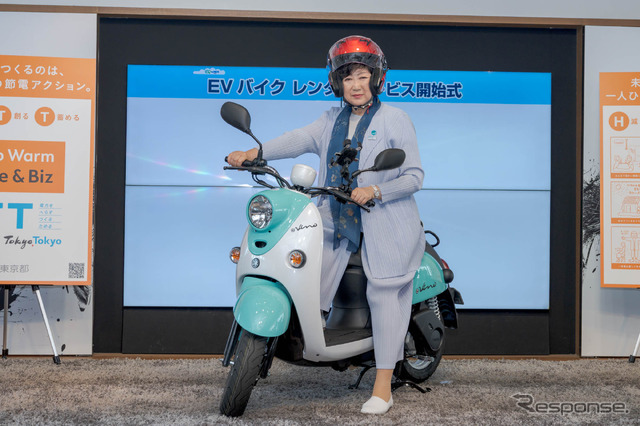 小池氏がかぶるヘルメットはマイヘルメットとのこと。