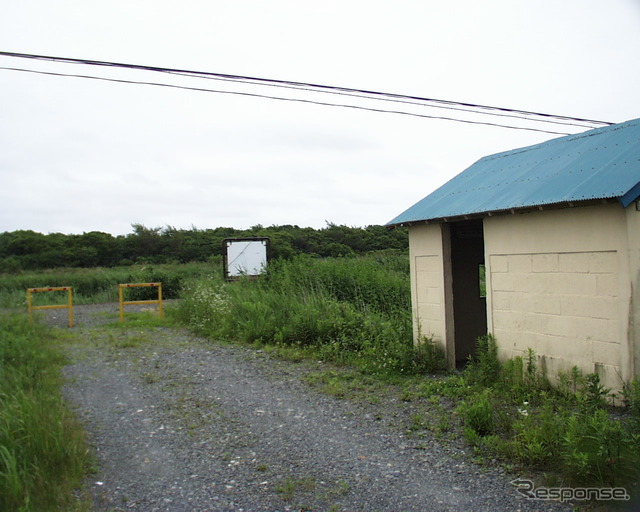 廃止された日高本線浜田浦駅。1999年7月18日。