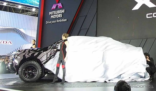 お披露目される三菱 XRT Concept