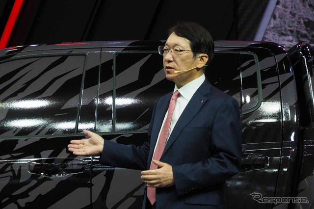自ら登壇してXRT Conceptのプレゼンを行った三菱自動車工業の加藤隆雄代表取締役社長