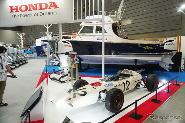 ホンダはエンジンの歴史を思わせる展示も(ジャパン・インターナショナルボートショー2023)