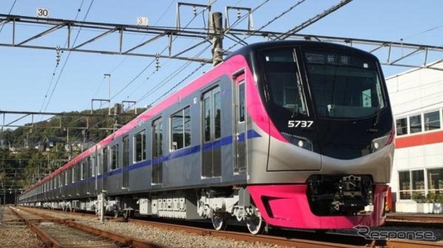 有料座席指定列車用5000系の最新鋭車、リクライニングシート付きのクハ5700形5737号以下の10両編成。『京王ライナー』などの有料座席指定列車の料金は据え置かれる。