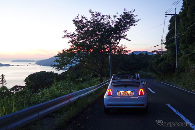 夏の夕暮れのオープンドライブ。ちょっと開けたいと思ったとき、速度を落とさなくても走りながら自在に開閉できることの素晴らしさ実感する。