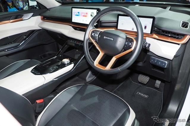 『HAVAL H6 Plug-in Hybrid SUV』の運転席周り