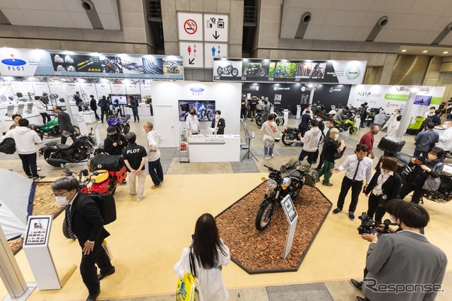 イタリアの名門ベネリ「レオンチーノ 125」を日本初披露！電動バイクにアフターパーツも充実のプロト、見所を一挙紹介（東京モーターサイクルショー2023）
