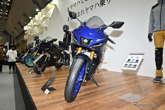 155ccスポーツのヤマハ YZF-R15(東京モーターサイクルショー2023)
