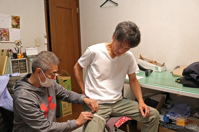 レーシングスーツがピタリと身体にフィットするためにはこの採寸が大切になる。