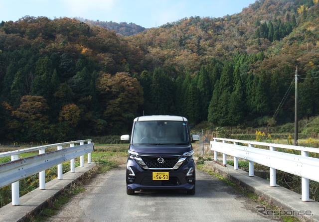 軽自動車は田舎道を走るのに最適。