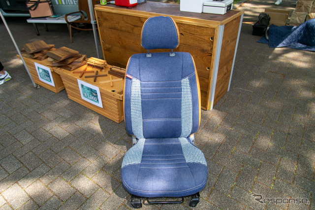 木製インテリアとデニムのシートカバーの調和が美しい『ハイエース』カスタム…アウトドアデイジャパン東京2023