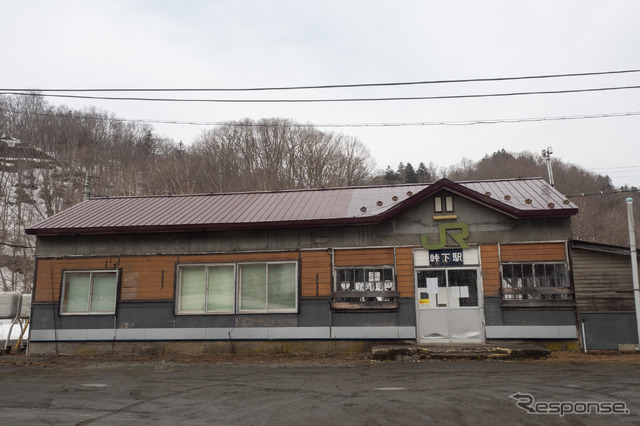 普段は静寂に包まれている峠下駅。留萌本線の開業時からある駅で、かつては貨物や荷物も取り扱う有人駅だった。