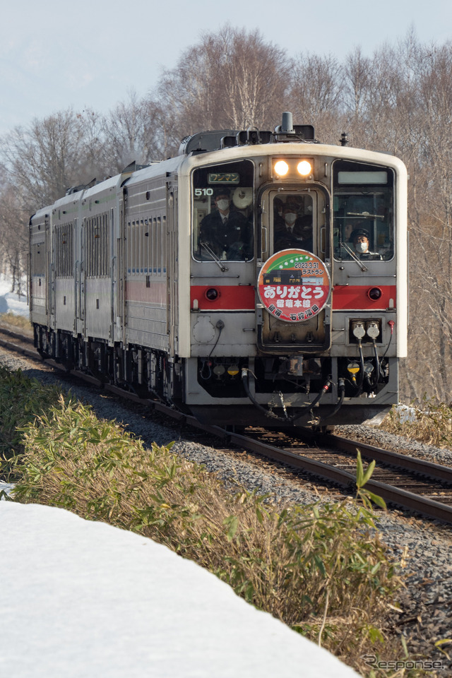 留萌行きの4927D。恵比島駅ではこの列車に合わせてセレモニーが行なわれた。真布~恵比島。