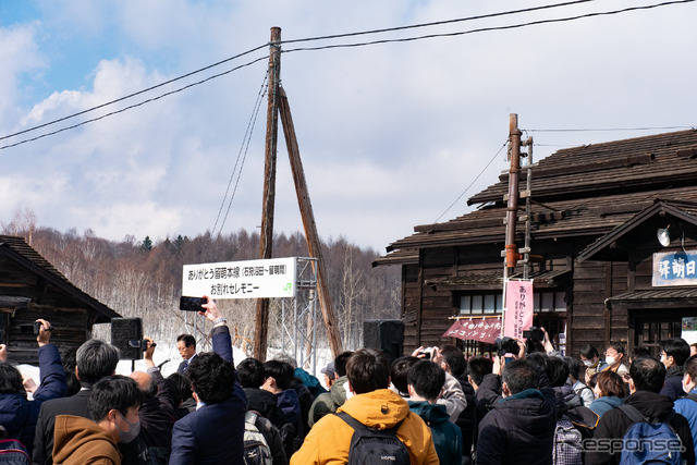 恵比島駅前で挨拶に立った島田修JR北海道会長。