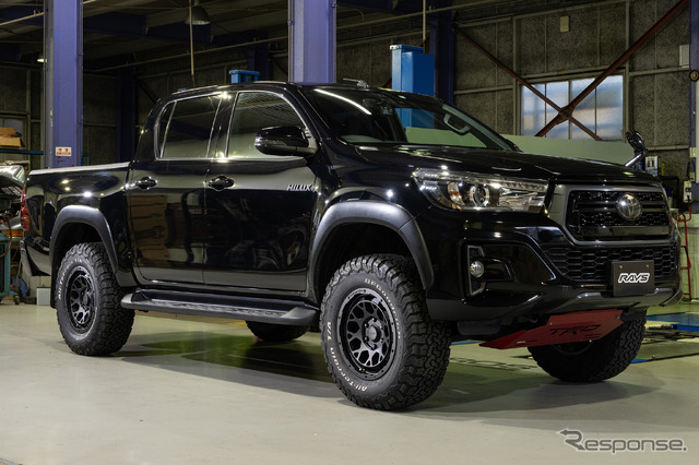 トヨタ ハイラックス×レイズ チームデイトナ M9 BLACK EDITION / 17×8.0J IN+20、タイヤサイズ:265/70R17