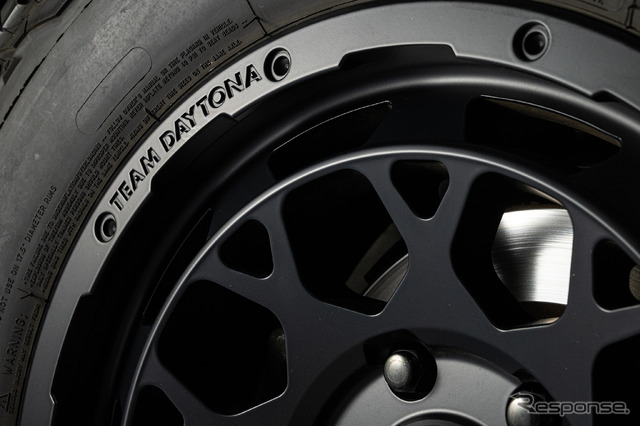 トヨタ ハイラックス×レイズ チームデイトナ M9 BLACK EDITION