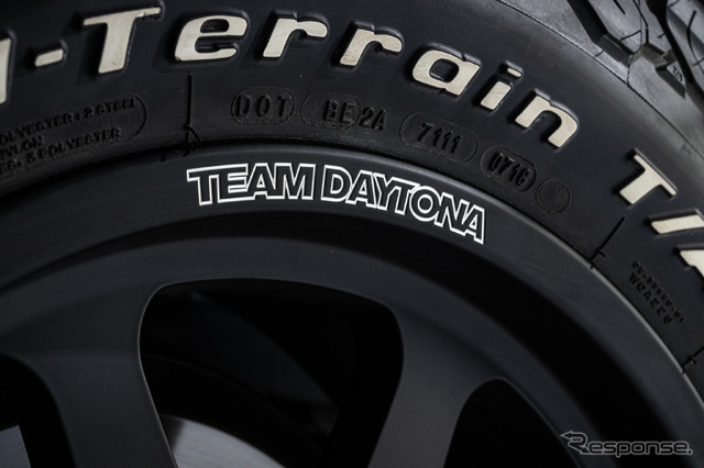 トヨタ ハイラックス×レイズ チームデイトナ D108