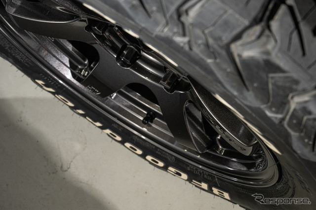 トヨタ ハイラックス×レイズ グラムライツ57DR-X