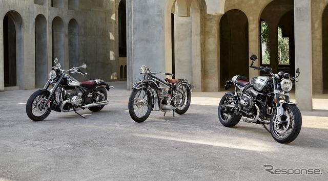 左からBMW R18 100 Years、R32、R nineT 100 Years