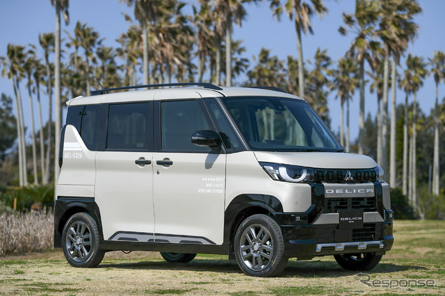 三菱 デリカミニ T Premium(ディーラーオプション アクティブトーンスタイル装着車)