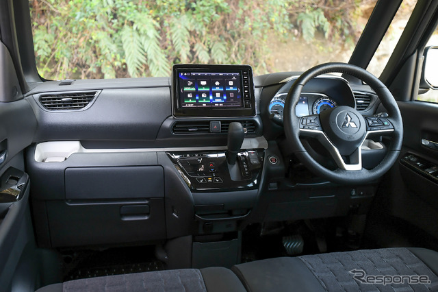三菱 デリカミニ T Premium(ディーラーオプション アクティブトーンスタイル装着車)