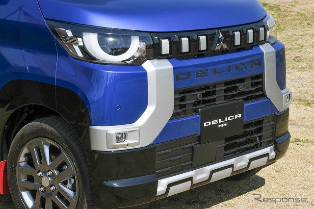 三菱 デリカミニ T Premium(ディーラーオプション ワイルドアドベンチャースタイル装着車)