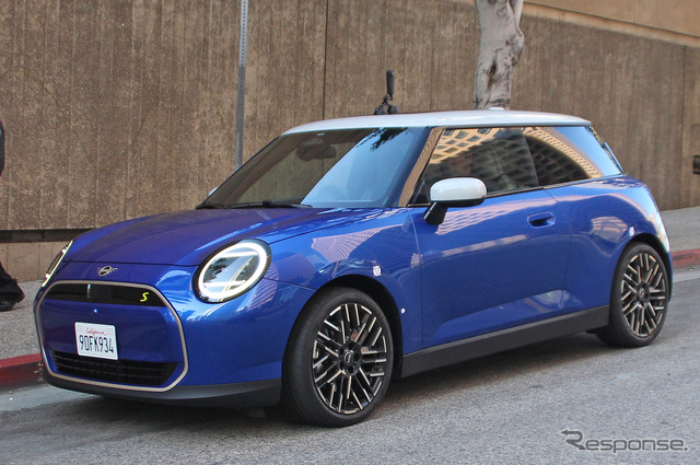 MINI ハッチバックEV(スクープ写真)
