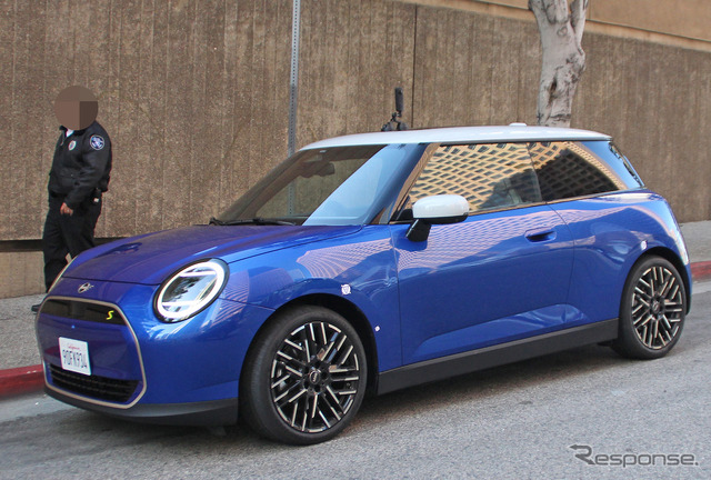 MINI ハッチバックEV(スクープ写真)