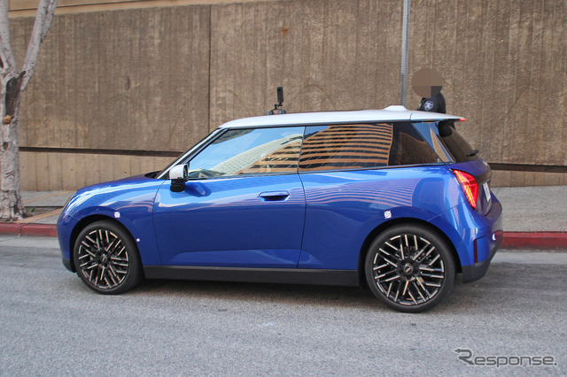 MINI ハッチバックEV(スクープ写真)