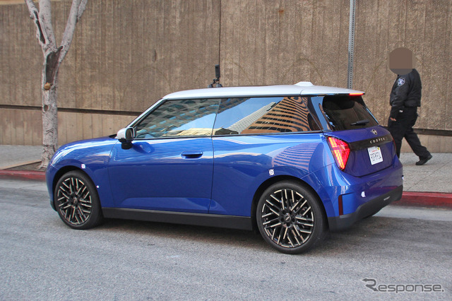 MINI ハッチバックEV(スクープ写真)