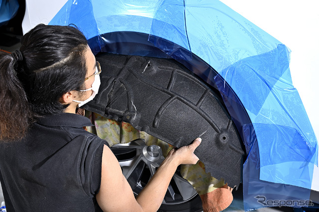 インナーカバーを外して施工される
