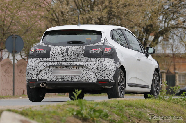 ルノー ルーテシア 改良新型プロトタイプ(スクープ写真)