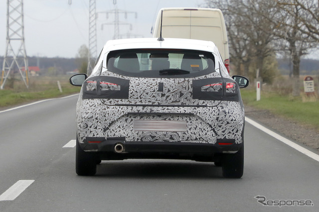 ルノー ルーテシア 改良新型プロトタイプ(スクープ写真)