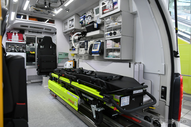 ベルリング「青い救急車」のベースは同社のC-CABIN。内装は同じ