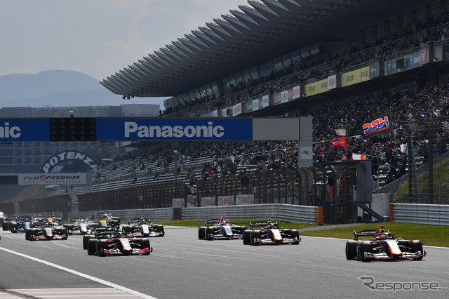 決勝レーススタートシーン