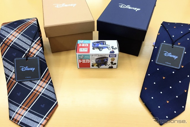 オリジナルネクタイ&限定デザインミニカー ギフトボックスセット (C) TAKARA TOMY、(C) Disney