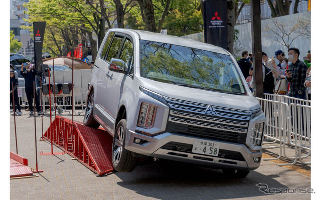 デリカ D:5の四輪制御『AWC(All Wheel Control)』により、タイヤが接地しているホイールを制御し、安定した走行が可能。