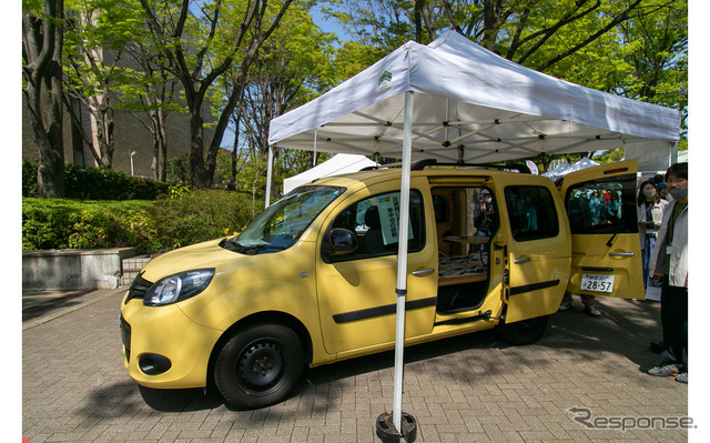 「小さな部屋」を持ち運ぶ、カングーベースの旅するクルマ…アウトドアデイジャパン東京2023
