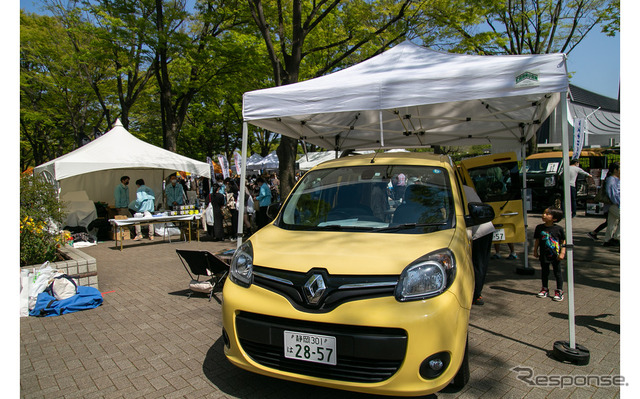 「小さな部屋」を持ち運ぶ、カングーベースの旅するクルマ…アウトドアデイジャパン東京2023