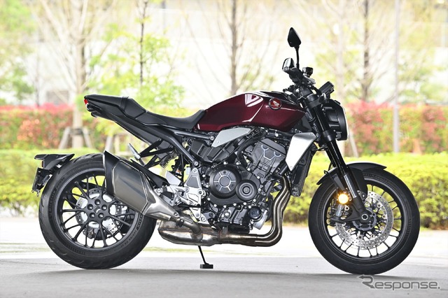 ホンダ CB1000R ボルドーレッドメタリック/167万900円。CB1000R Black Editionも用意され、そちらは171万6000円