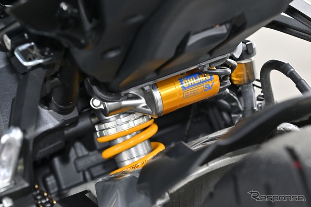 ヤマハ MT-10 SP。リヤサスはオーリンズ製の電子制御式