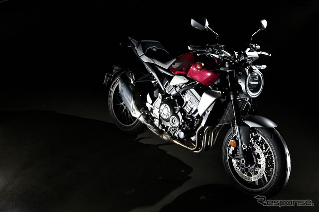 水冷4ストロークDOHC4バルブ並列4気筒。排気量は998ccで145psを10,500rpmで発揮