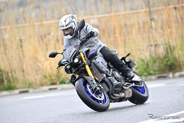 ヤマハ MT-10 SP。ウエット路面ではスライドコントロールを巧み介入させてくる