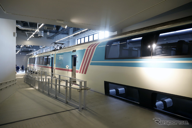 宿泊ができるロマンスカーミュージアムの20000形RSE。