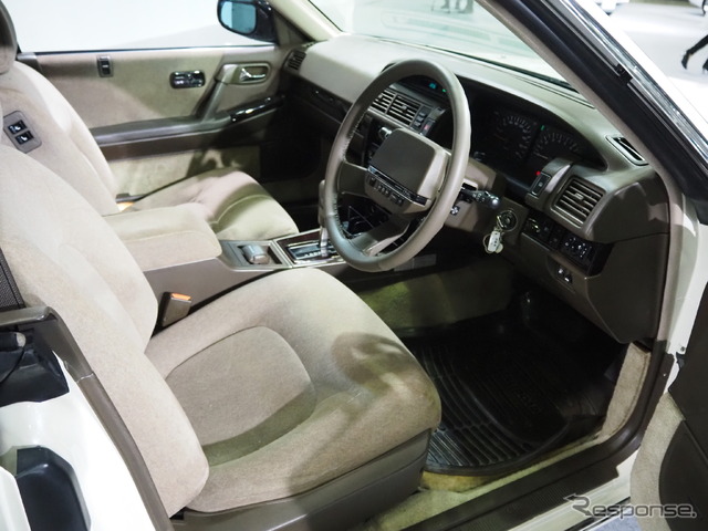 1990年式日産シーマ