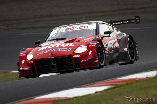 GT500クラス優勝の#23 MOTUL AUTECH Z(松田次生/ロニー・クインタレッリ)