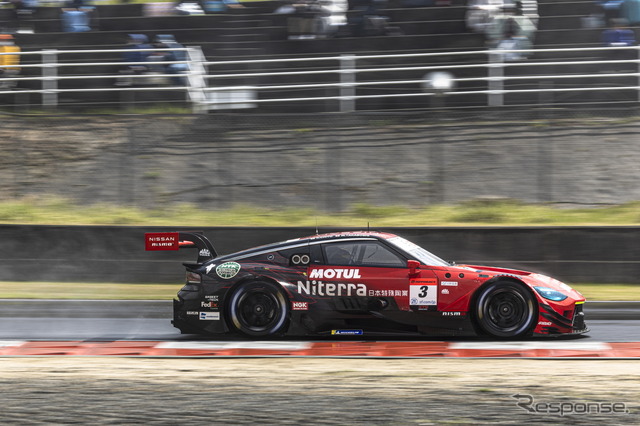 GT500クラス2位の#3 Niterra MOTUL Z(千代勝正/高星明誠)