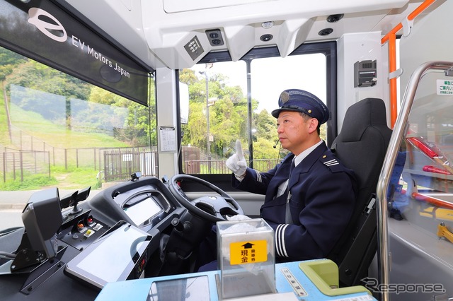 EVバス、運転席の様子