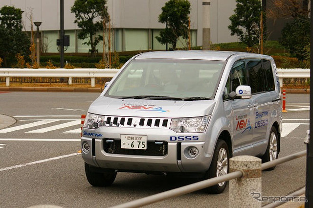 【ITS-SAFETY 2010】デモンストレーションを同乗体験