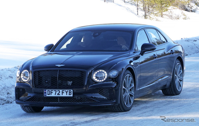ベントレー フライングスパー V8 PHEV プロトタイプ(スクープ写真)