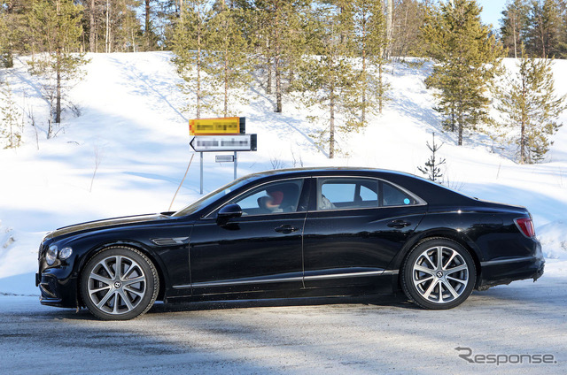 ベントレー フライングスパー V8 PHEV プロトタイプ(スクープ写真)
